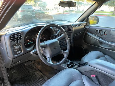 Used 2003 Chevrolet S10 Pickup LS image 18