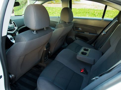 Used 2016 Chevrolet Cruze Limited LT image 18