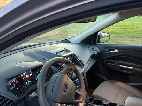 Used 2017 Ford Escape SE image 9