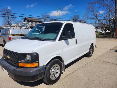 Used 2011 Chevrolet Express 1500 image 3