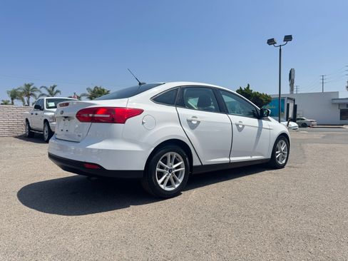 Used 2018 Ford Focus SE Sedan FWD image 9