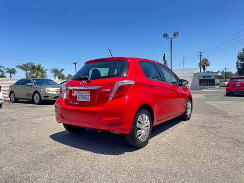 Used 2013 Toyota Yaris 4-Door Hatchback FWD image 8
