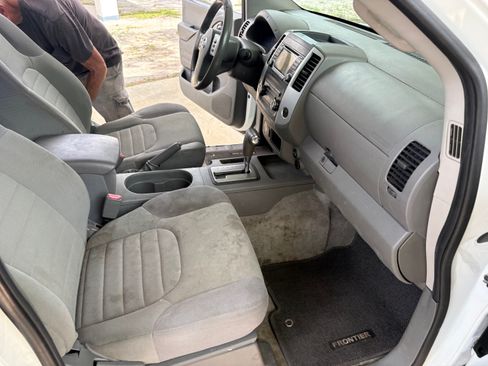 Used 2018 Nissan Frontier 2WD King Cab image 10