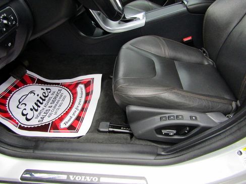 Used 2017 Volvo V60 T5 Cross Country Premier image 21