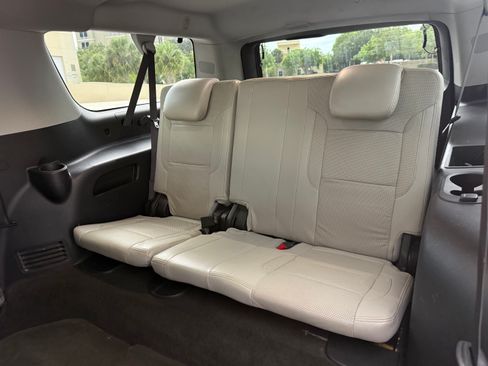 Used 2015 Chevrolet Suburban LS RWD image 15