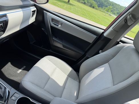 Used 2015 Toyota Corolla LE image 10