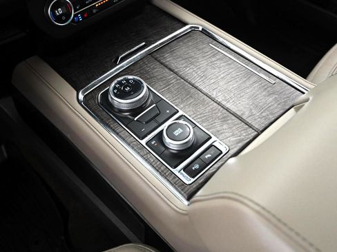 Used 2020 Ford Expedition Limited image 21