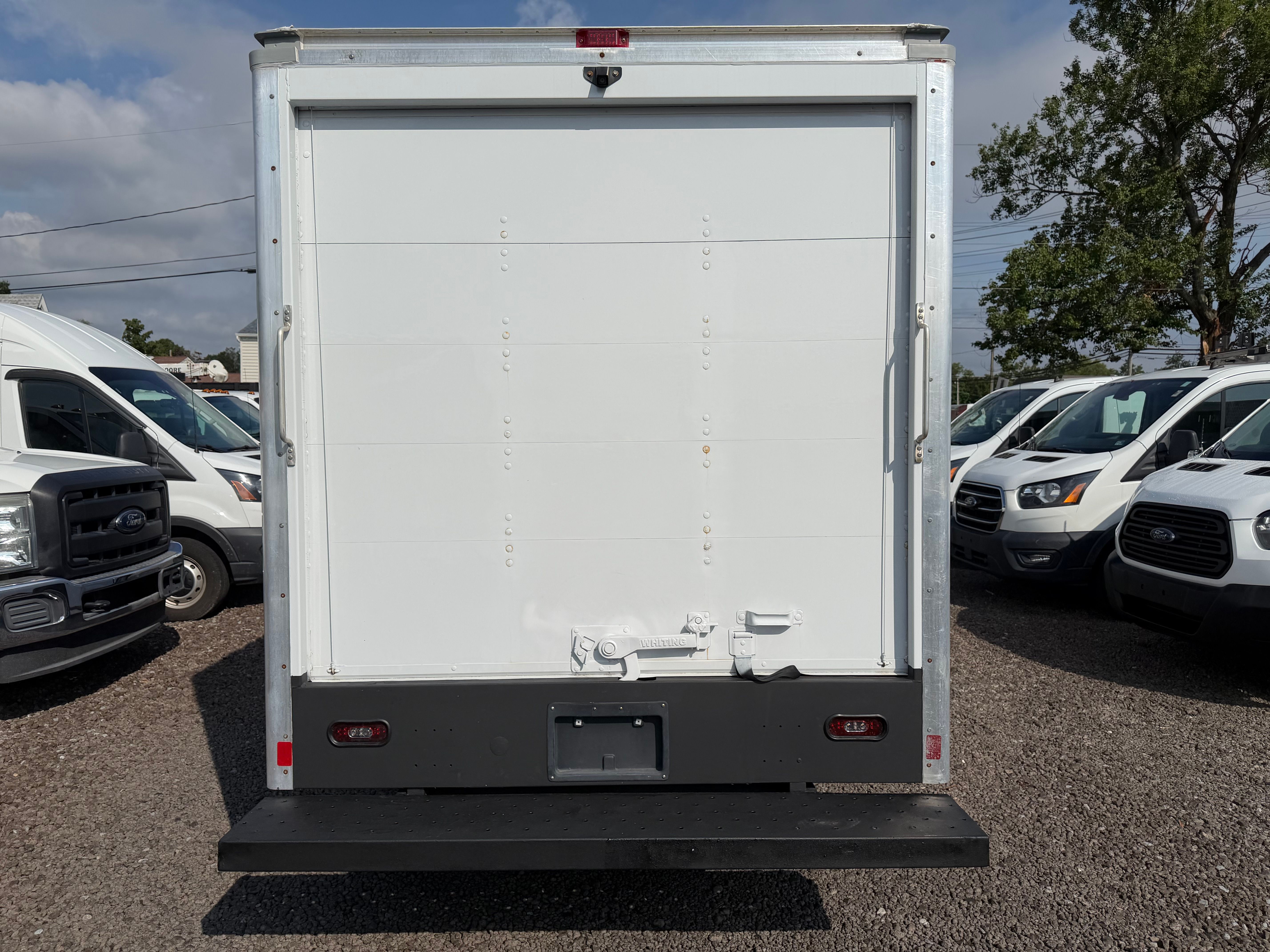 Used 2019 Chevrolet Express 3500 UNAVAIL RWD image 4
