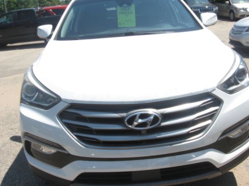 Used 2017 Hyundai Santa Fe Limited w/ Ultimate Package FWD image 2