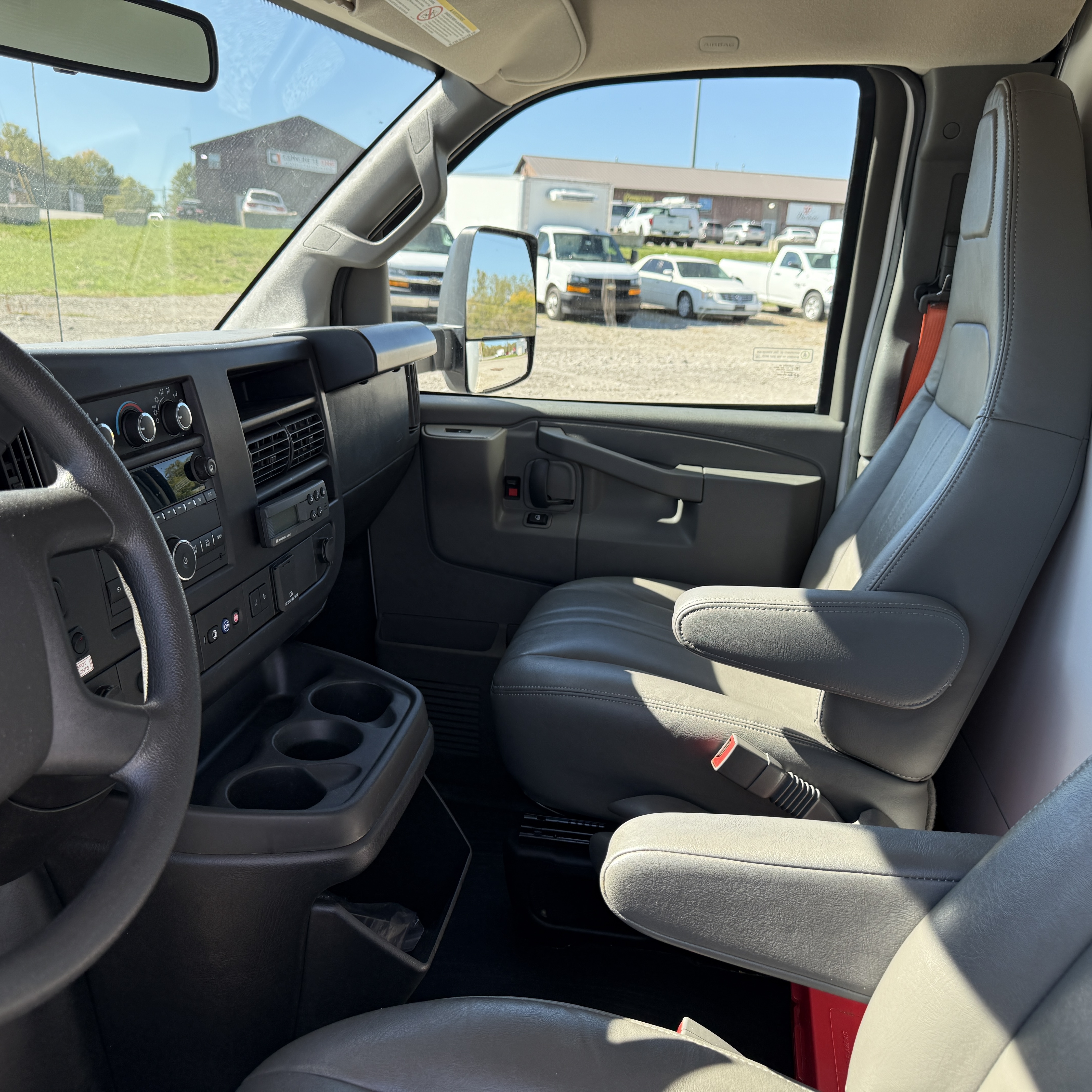 Used 2024 Chevrolet Express 3500 UNAVAIL RWD image 13