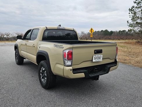 Used 2020 Toyota Tacoma image 3