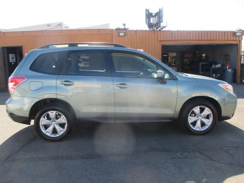 Used 2016 Subaru Forester 2.5i Premium AWD/4WD image 2
