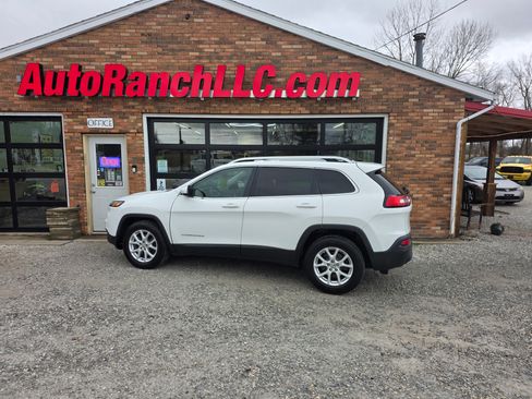 Used 2017 Jeep Cherokee Latitude image 1
