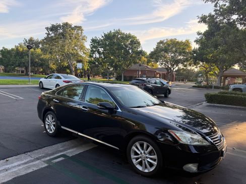 Used 2012 Lexus ES 350 w/ Luxury Pkg & Navigation FWD image 9