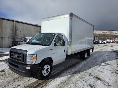 Used 2023 Ford E-350 and Econoline 350 image 2