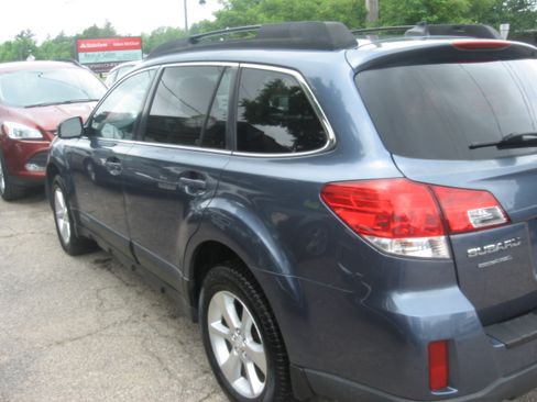 Used 2013 Subaru Outback 2.5i Limited AWD/4WD image 6