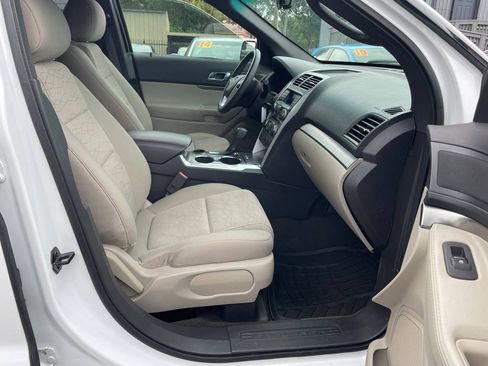 Used 2015 Ford Explorer XLT image 15