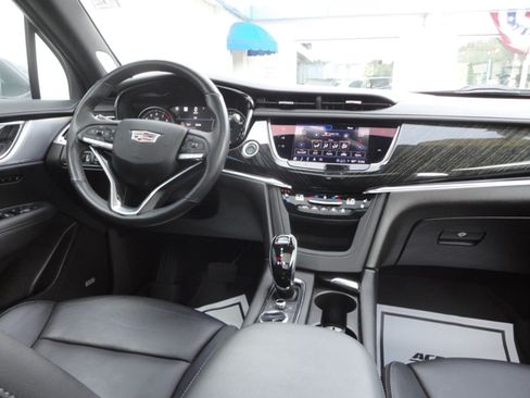 Used 2022 Cadillac XT6 AWD Premium Luxury image 25