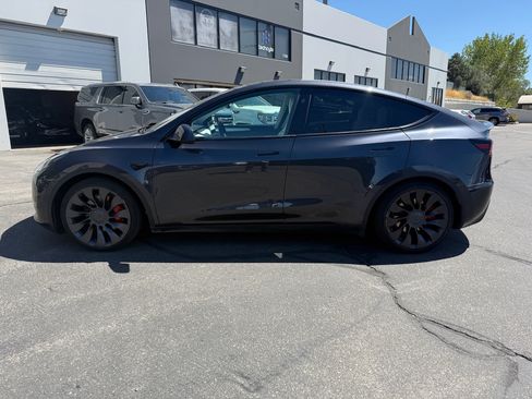 Used 2024 Tesla Model Y Performance image 4