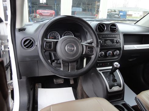 Used 2014 Jeep Compass Latitude image 9