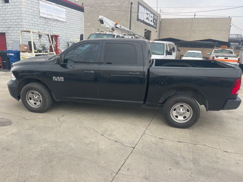 Used 2017 RAM 1500 ST image 4