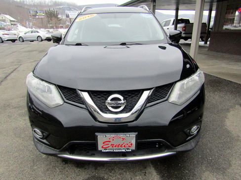 Used 2016 Nissan Rogue SV image 3