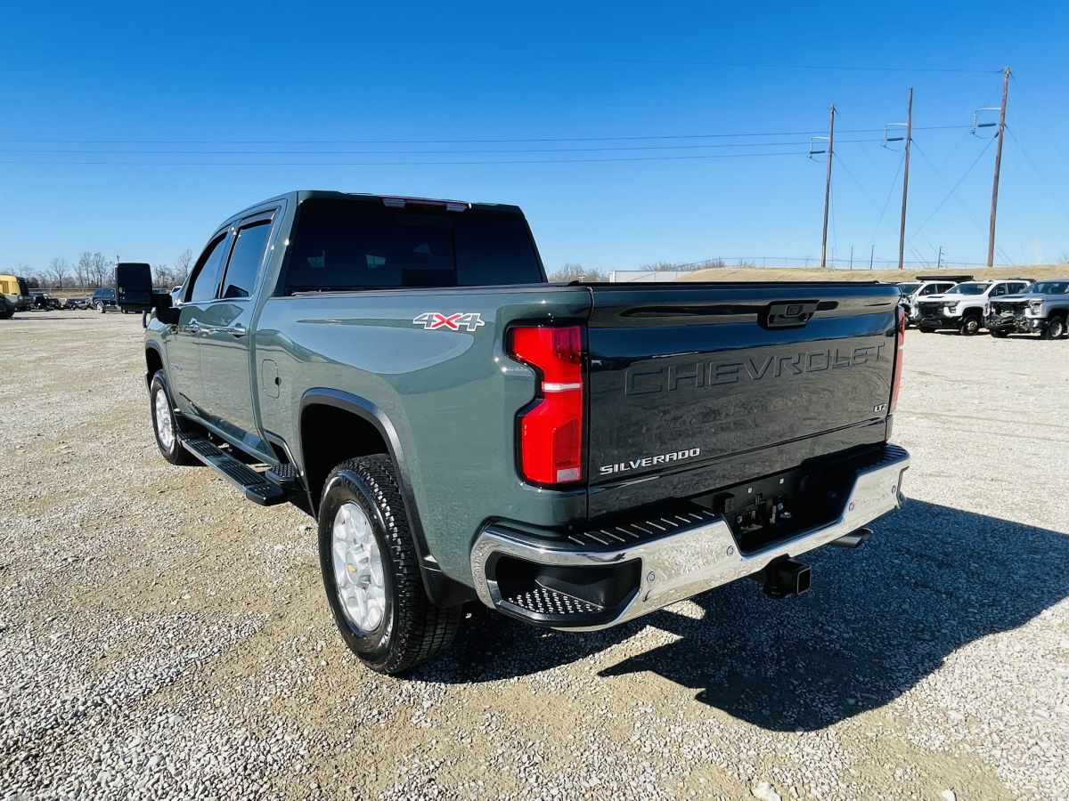 Used 2026 Chevrolet Silverado 2500 LTZ AWD/4WD image 5