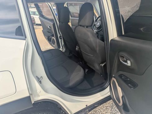 Used 2017 Jeep Renegade Latitude image 8