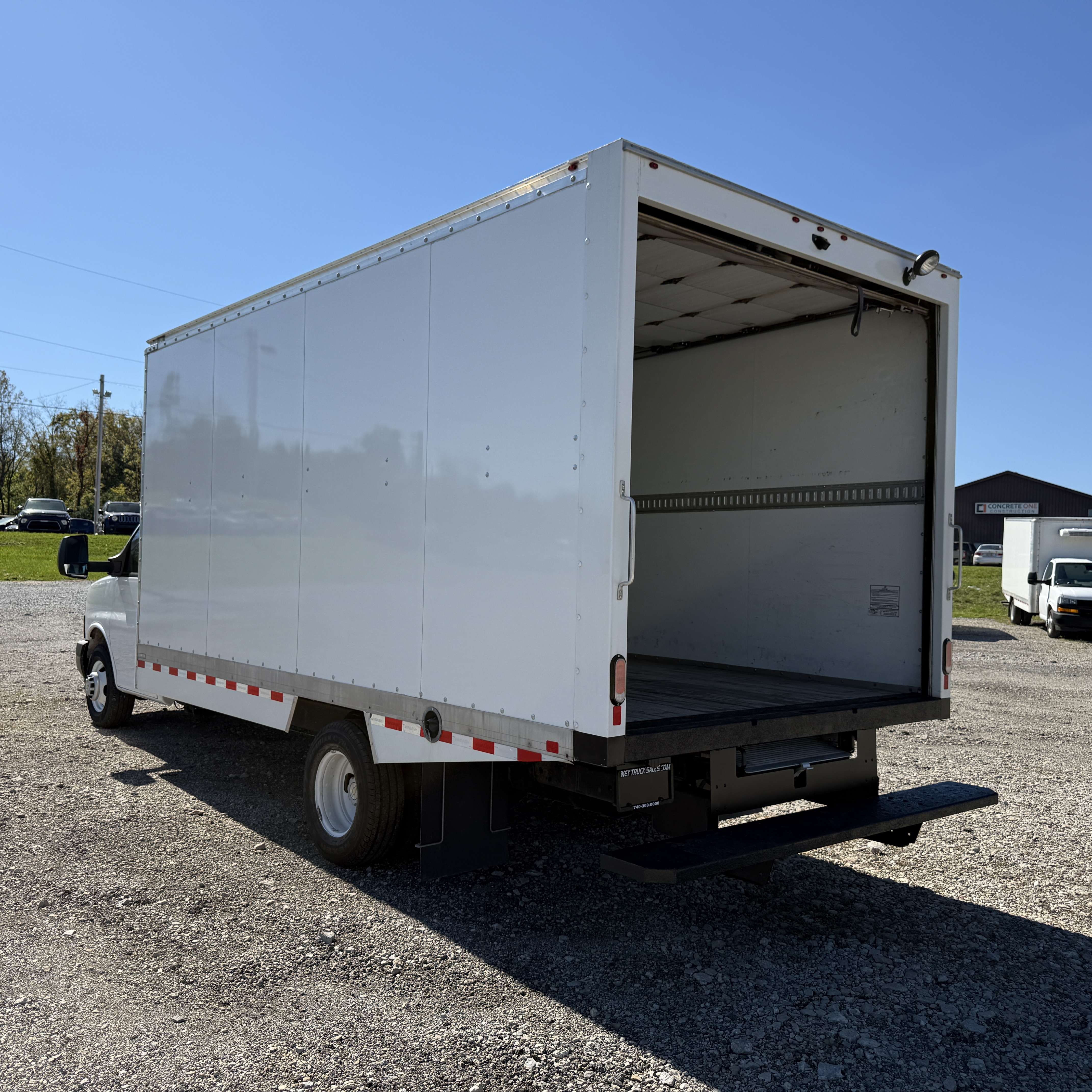 Used 2024 Chevrolet Express 3500 UNAVAIL RWD image 5