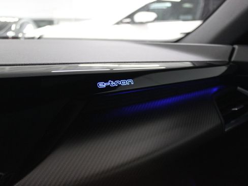 Used 2023 Audi e-tron GT Premium Plus image 39
