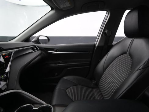 Used 2022 Toyota Camry SE image 30