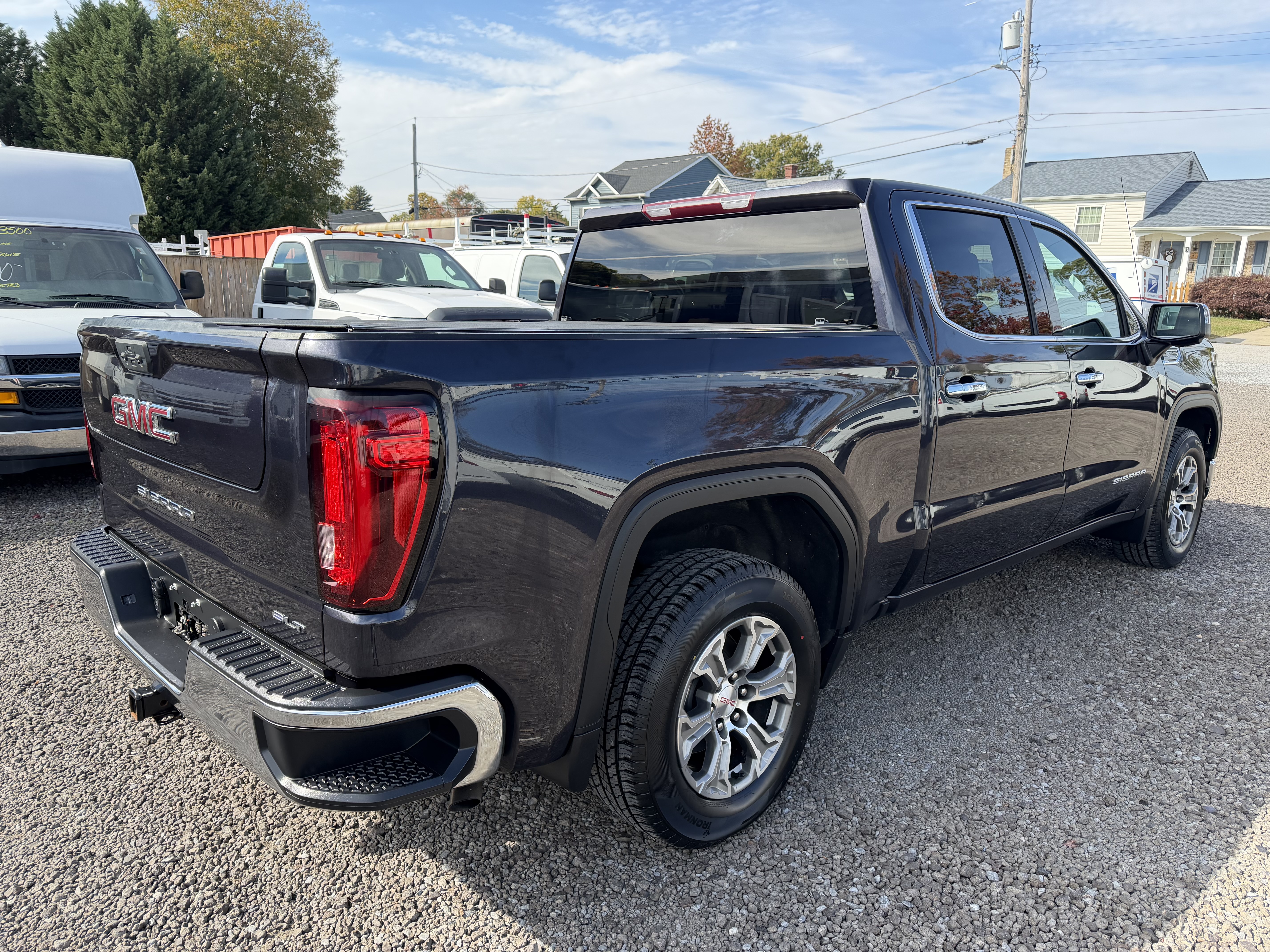 Used 2025 GMC Sierra 1500 2WD Crew Cab SLT image 5
