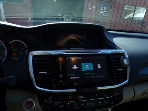 Used 2017 Honda Accord EX image 13