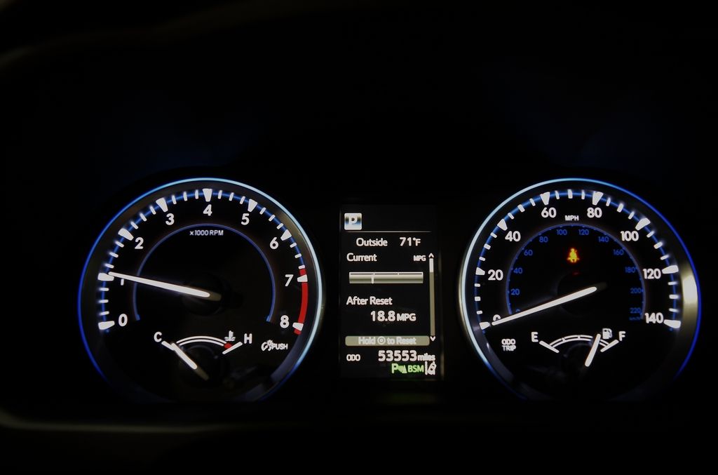 Used 2018 Toyota Highlander Limited V6 w/ 3rd Row FWD image 27