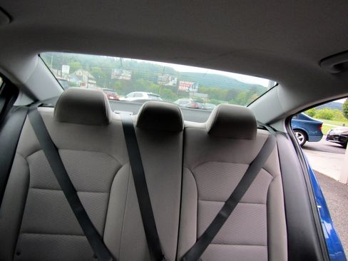 Used 2020 Hyundai Elantra SE Sedan FWD image 28
