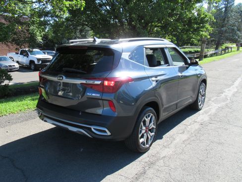Used 2021 Kia Seltos AWD SX image 8