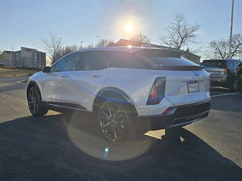 Used 2025 Cadillac Optiq Sport 2 image 6