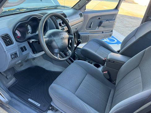 Used 2004 Nissan Frontier XE image 17