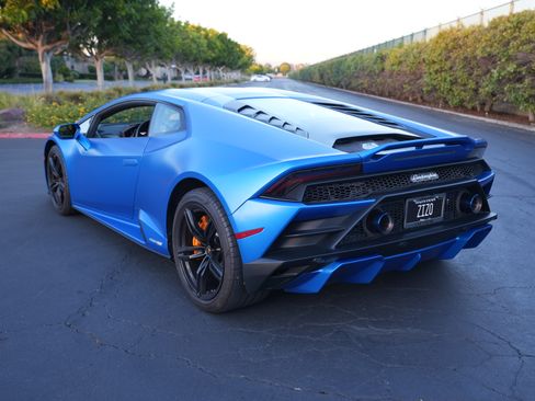 Used 2020 Lamborghini Huracan EVO image 3