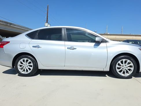 Used 2019 Nissan Sentra SV image 3