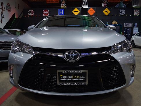 Used 2016 Toyota Camry SE image 10