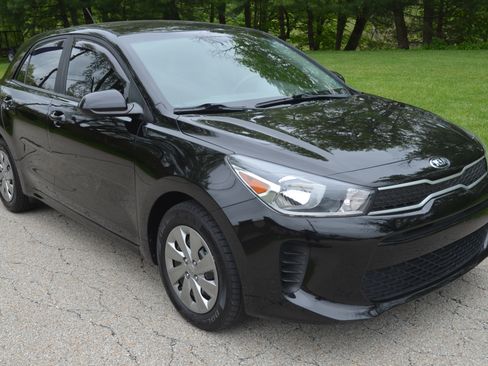 Used 2020 Kia Rio S Hatchback FWD image 7