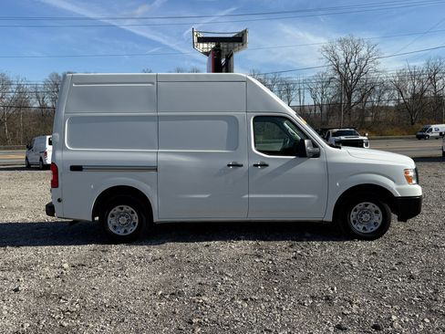 Used 2021 Nissan NV 2500 S image 2