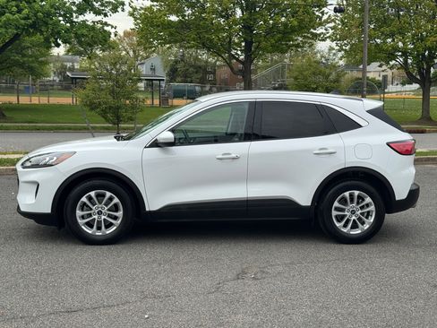 Used 2021 Ford Escape FWD SE image 3