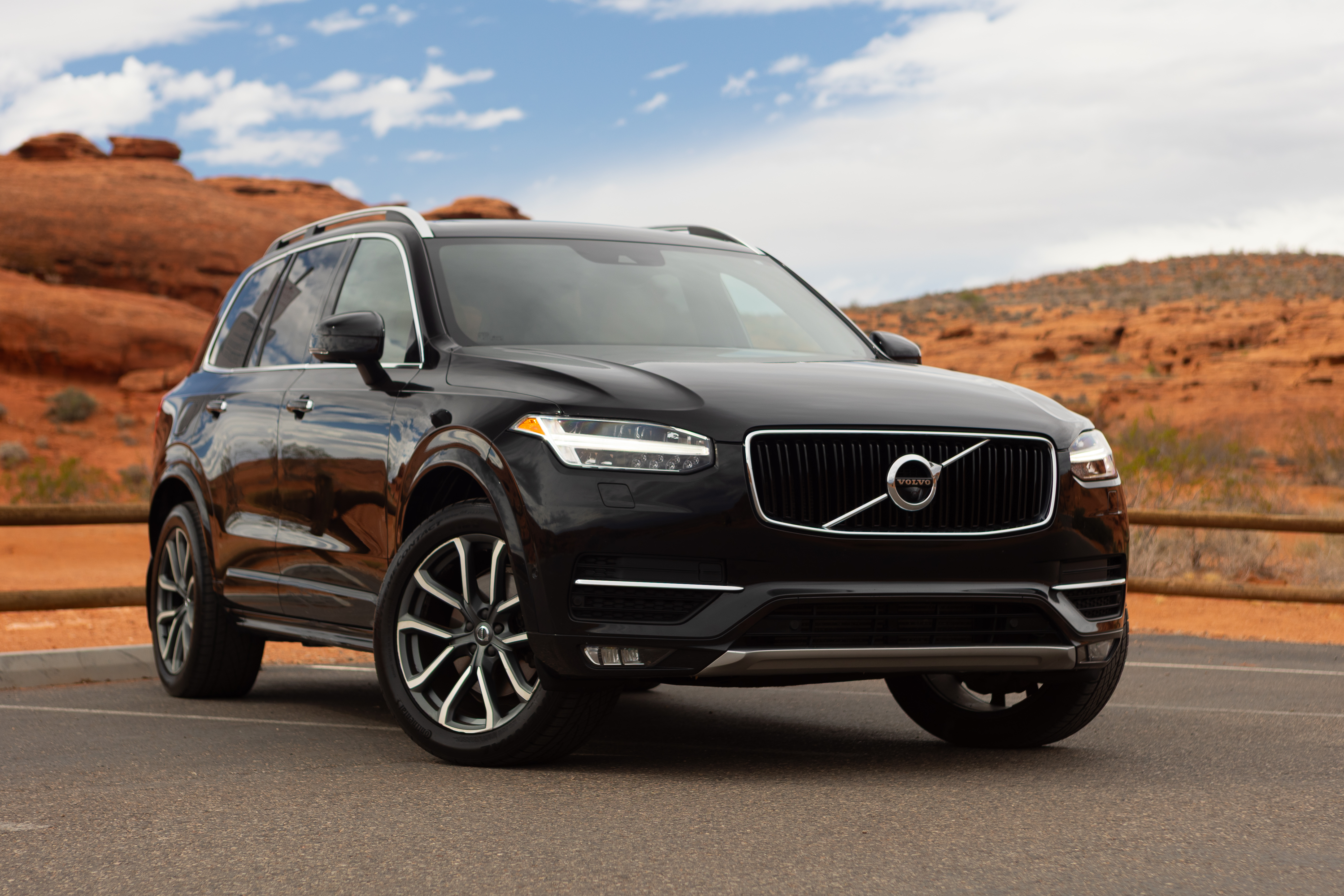 Used 2017 Volvo XC90 AWD T6 Momentum image 1