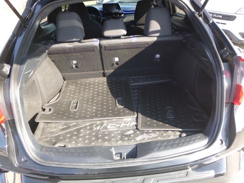 Used 2021 Toyota C-HR XLE image 27