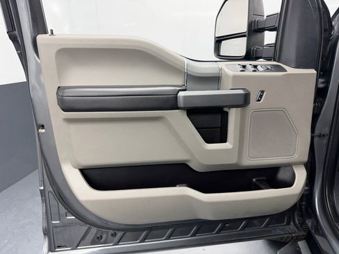 Used 2022 Ford F350 XLT image 40