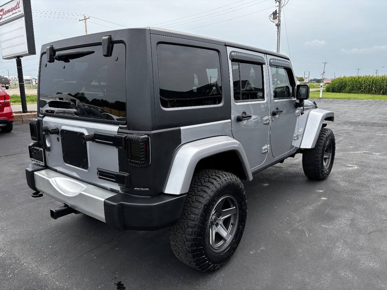 Used 2014 Jeep Wrangler 4WD Unlimited Sahara image 6