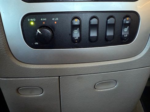 Used 2004 Dodge Ram 3500 Truck SLT image 13