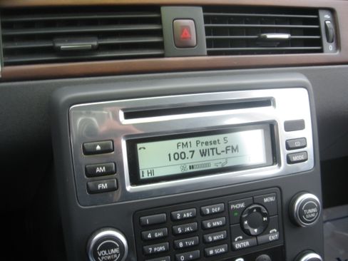 Used 2010 Volvo XC70 3.2 Premier image 11